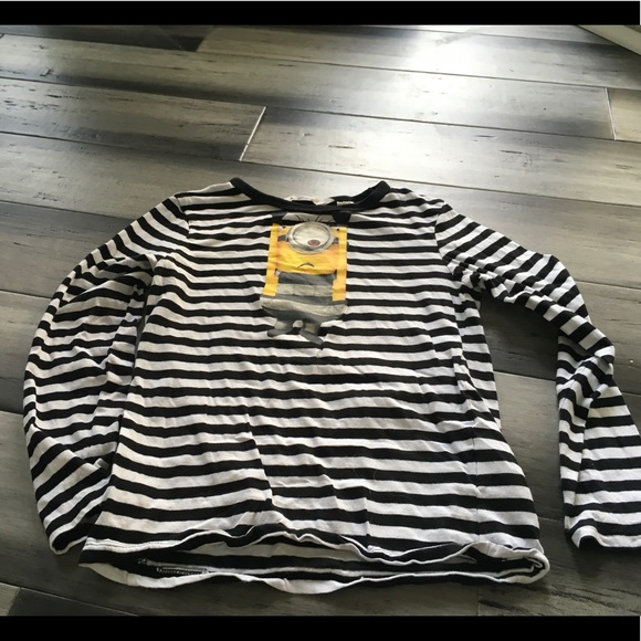 H&M Other - H&M MINIONS LONG SLEEVE TSHIRT SIZE M 6-8 💙